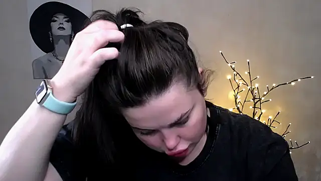 Snapshot of Emily_Mo chatting on September 9, 2025, 5:39 am Emily Mo online show from September 9, 2025, 5:39 am