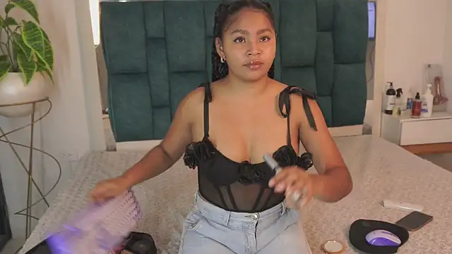 Anais aradia online show from May 23, 2026, 2:32 am
