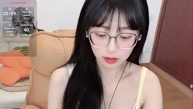 4uoki online show from November 27, 2025, 5:35 pm