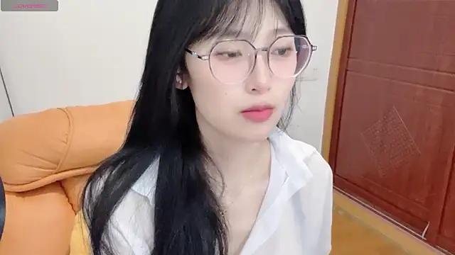 4uoki online show from September 28, 2025, 2:24 pm