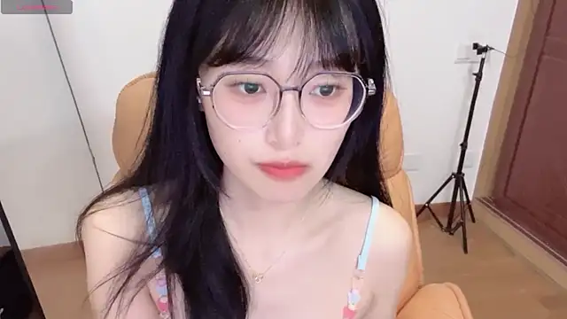 4uoki online show from September 27, 2025, 3:07 pm