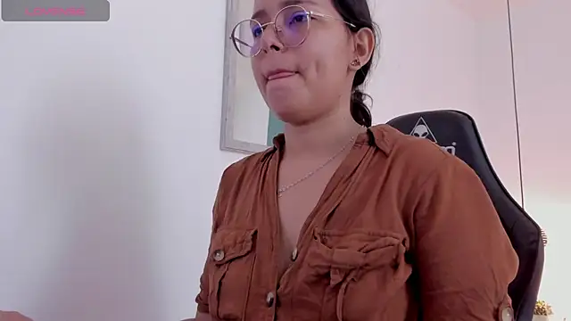 Snapshot of lucy_blue28 chatting on April 9, 2026, 1:06 pm lucy blue28 online show from April 9, 2026, 1:06 pm