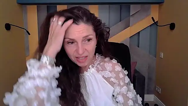 EllaLong online show from September 14, 2025, 11:32 am