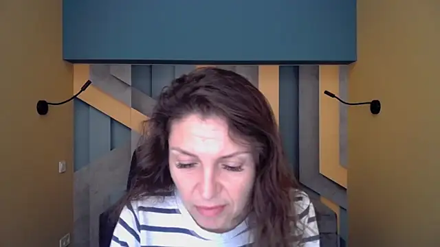 EllaLong online show from November 28, 2025, 12:27 pm