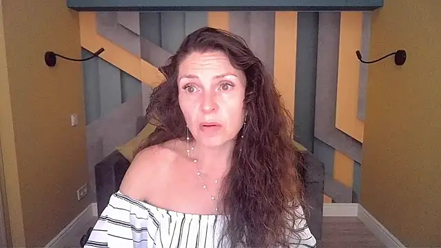 Snapshot of EllaLong chatting on July 7, 2026, 11:25 am EllaLong online show from July 7, 2026, 11:25 am
