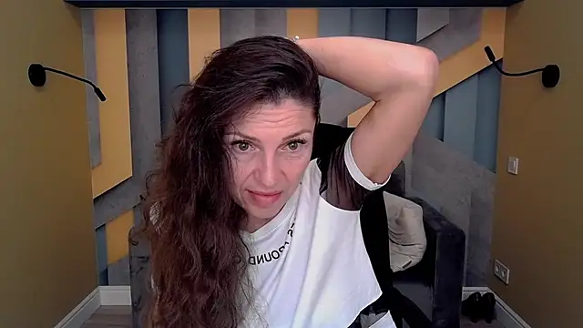 EllaLong online show from September 10, 2025, 11:31 am