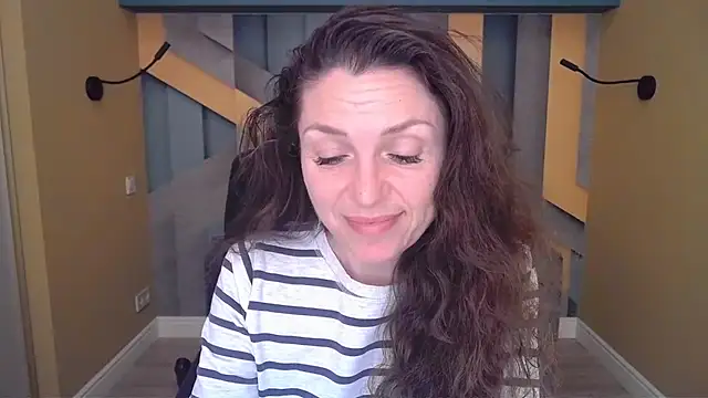 EllaLong online show from December 2, 2025, 12:29 pm