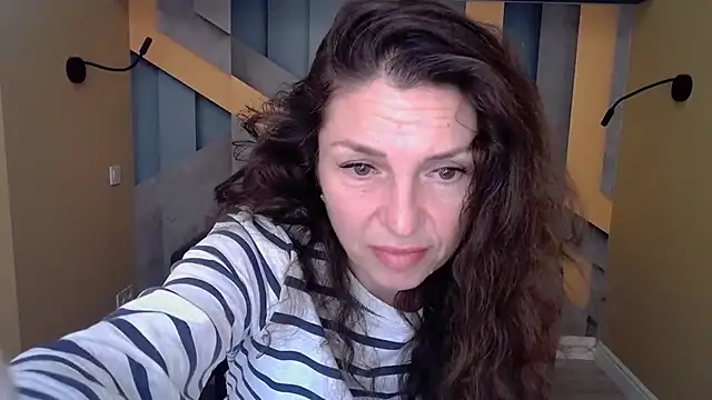 EllaLong online show from October 28, 2025, 12:26 pm