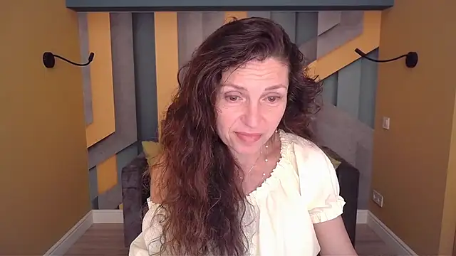 Snapshot of EllaLong chatting on June 20, 2026, 11:26 am EllaLong online show from June 20, 2026, 11:26 am