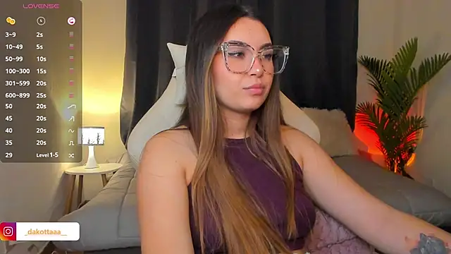 dakottaa  online show from March 18, 2026, 11:37 pm