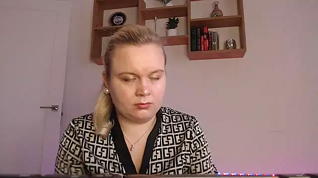 Karolina love  online show from November 16, 2025, 11:37 am