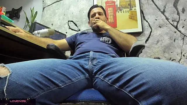 Maxi TheBigDaddy online show from November 25, 2025, 5:02 pm