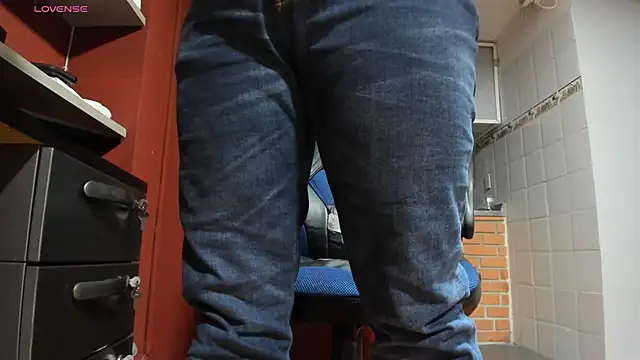 Maxi TheBigDaddy online show from March 10, 2025, 1:43 pm