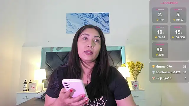 Snapshot of Lauralove_69 chatting on February 25, 2025, 1:09 am Lauralove 69 online show from February 25, 2025, 1:09 am