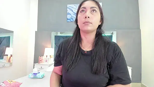 Lauralove 69 online show from February 7, 2026, 8:39 pm