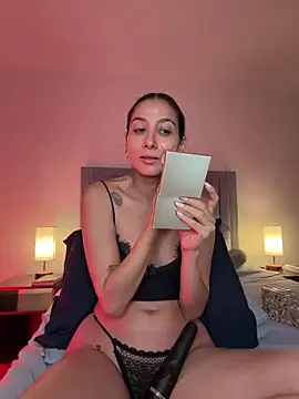 Snapshot of DanikRosse chatting on April 19, 2026, 2:45 am DanikRosse online show from April 19, 2026, 2:45 am