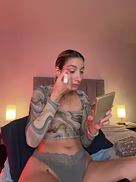 Snapshot of DanikRosse chatting on April 25, 2026, 3:42 am DanikRosse online show from April 25, 2026, 3:42 am
