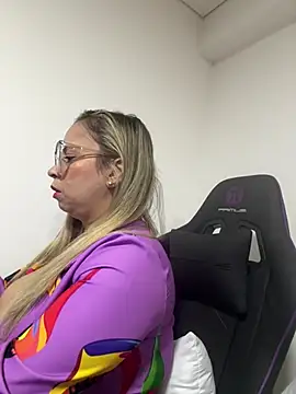 jademoomsm online show from April 9, 2026, 3:08 am