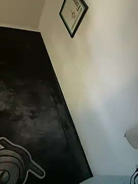 Sarah millerr  online show from April 16, 2026, 9:15 pm