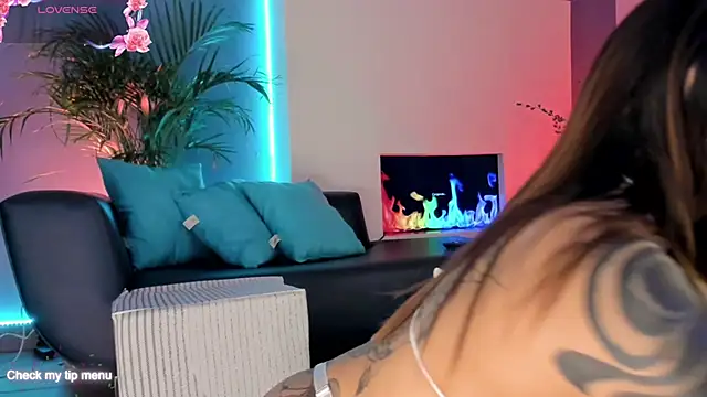 Snapshot of Megan_inked chatting on September 28, 2025, 4:30 am Megan inked online show from September 28, 2025, 4:30 am