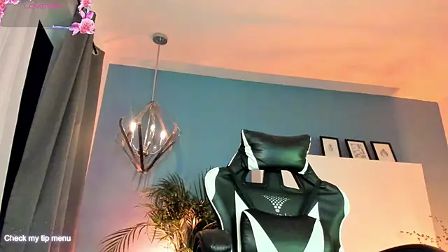 Snapshot of Megan_inked chatting on October 1, 2025, 3:00 am Megan inked online show from October 1, 2025, 3:00 am