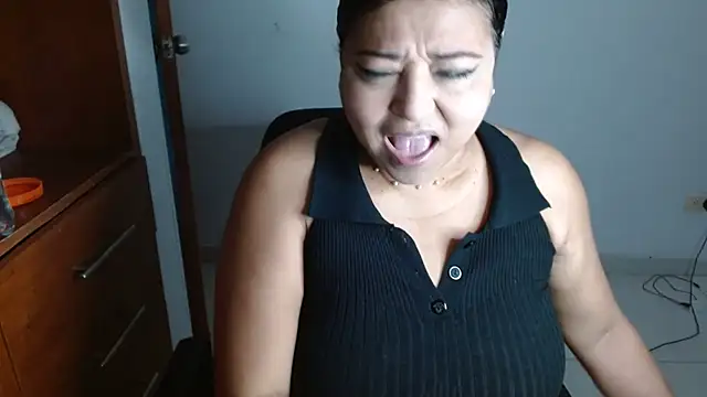 mariemiller19 online show from April 5, 2026, 8:59 pm