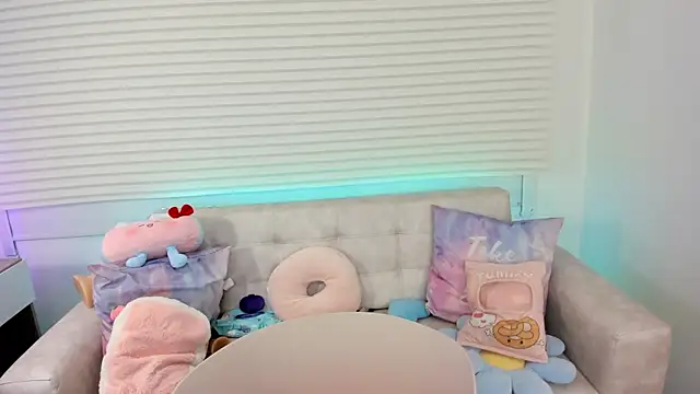 tinysara online show from September 11, 2025, 4:29 pm