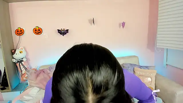 tinysara online show from October 24, 2025, 4:06 pm