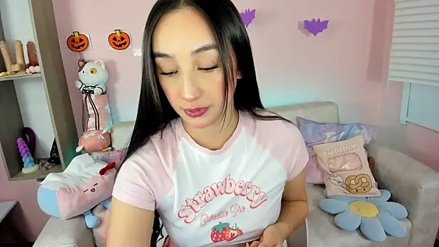 tinysara online show from October 5, 2025, 4:31 pm