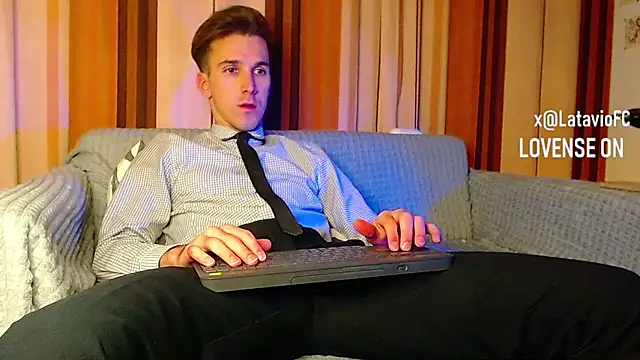 Snapshot of Midnighter_ chatting on November 24, 2025, 8:53 pm Midnighter online show from November 24, 2025, 8:53 pm