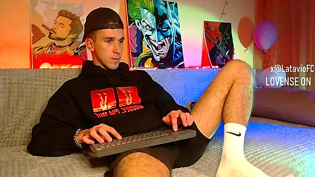 Snapshot of Midnighter_ chatting on January 14, 2025, 2:40 am Midnighter online show from January 14, 2025, 2:40 am