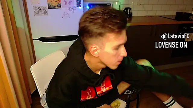 Snapshot of Midnighter_ chatting on September 20, 2025, 1:10 am Midnighter online show from September 20, 2025, 1:10 am