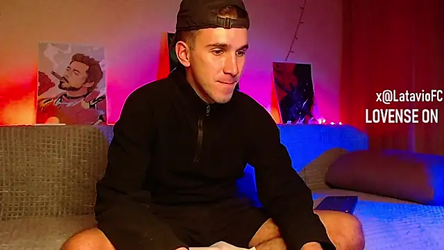 Snapshot of Midnighter_ chatting on February 8, 2025, 4:03 am Midnighter online show from February 8, 2025, 4:03 am