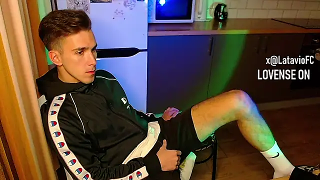 Snapshot of Midnighter_ chatting on September 20, 2025, 7:19 pm Midnighter online show from September 20, 2025, 7:19 pm