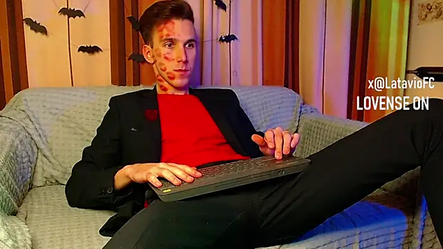 Snapshot of Midnighter_ chatting on October 31, 2025, 11:11 pm Midnighter online show from October 31, 2025, 11:11 pm