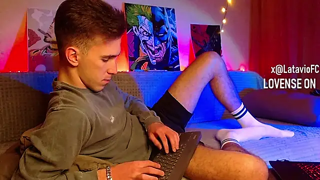 Snapshot of Midnighter_ chatting on March 6, 2025, 10:15 pm Midnighter online show from March 6, 2025, 10:15 pm