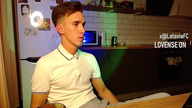 Snapshot of Midnighter_ chatting on September 18, 2025, 1:52 am Midnighter online show from September 18, 2025, 1:52 am