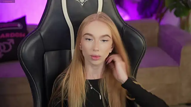 Amelia Blaze online show from September 18, 2025, 7:22 am