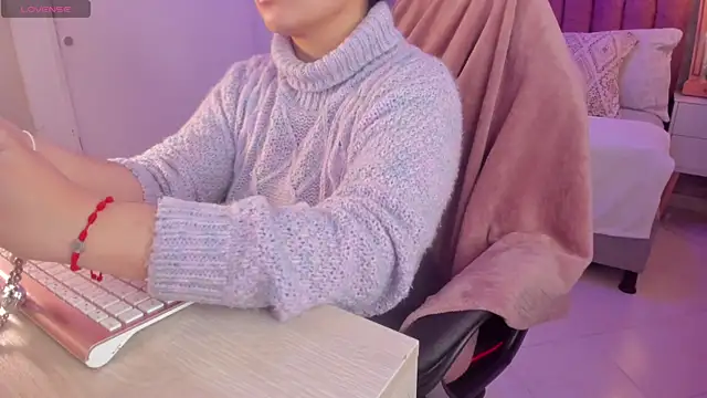 scarlet miller1 online show from October 10, 2025, 11:55 am