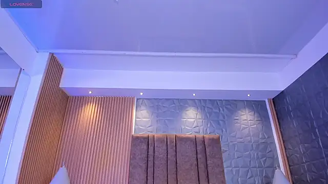 charlottewhitte online show from November 7, 2025, 1:15 pm