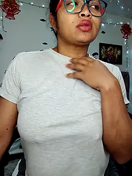 Snapshot of chalohott chatting on December 15, 2025, 10:10 am chalohott online show from December 15, 2025, 10:10 am