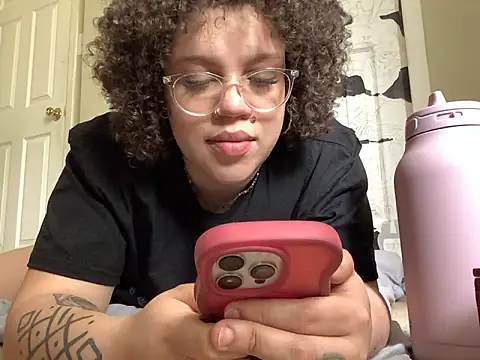 Snapshot of QueenNuttCollector chatting on April 29, 2026, 5:30 pm QueenNuttCollector online show from April 29, 2026, 5:30 pm