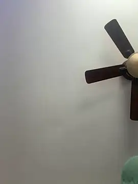 QueenNuttCollector online show from December 18, 2025, 5:39 pm