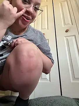 QueenNuttCollector online show from April 10, 2026, 5:53 pm