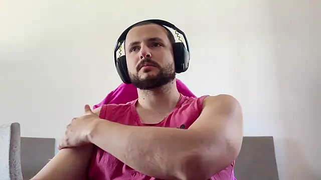 Snapshot of iurytx chatting on November 19, 2025, 3:12 pm iurytx online show from November 19, 2025, 3:12 pm