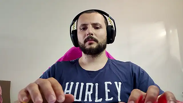 Snapshot of iurytx chatting on November 25, 2025, 8:42 pm iurytx online show from November 25, 2025, 8:42 pm