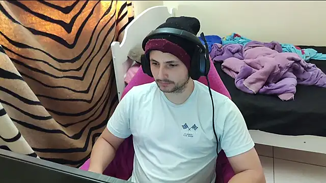 Snapshot of iurytx chatting on February 14, 2025, 7:02 pm iurytx online show from February 14, 2025, 7:02 pm