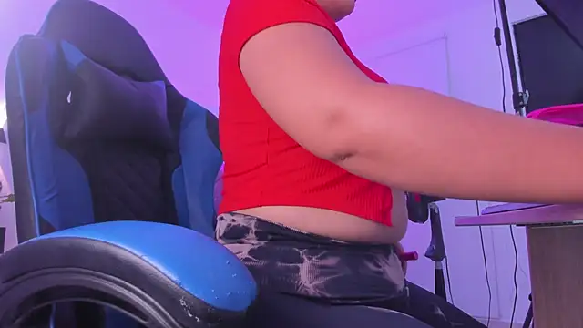 izaro22 online show from October 21, 2025, 2:33 am