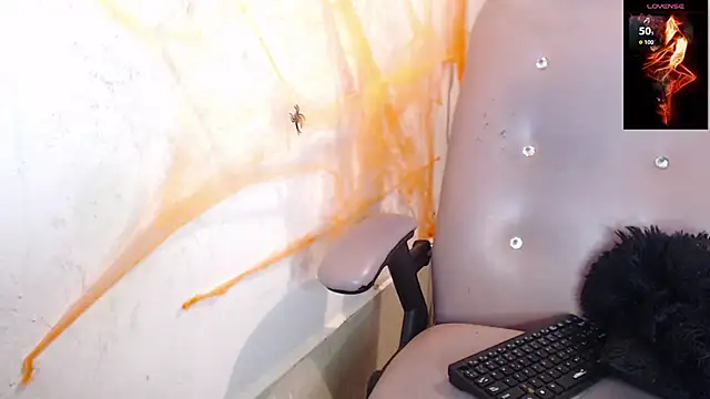 Snapshot of toxxxic_cams chatting on October 16, 2025, 2:20 am toxxxic cams online show from October 16, 2025, 2:20 am