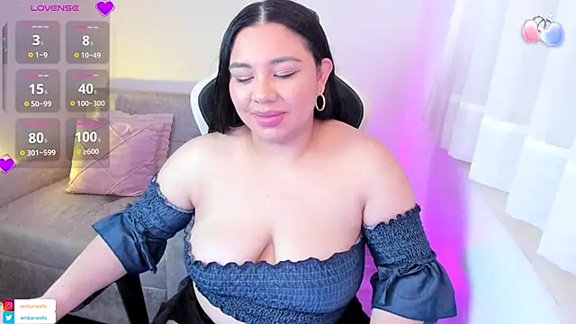 ambar-wells online show from October 3, 2025, 6:42 pm